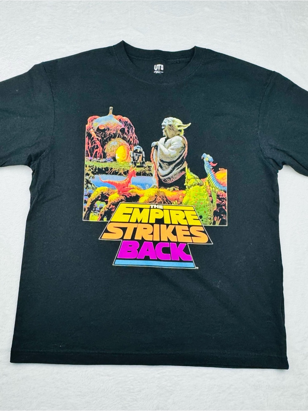 Uniqlo Star Wars T-Shirt The Empire Strikes Back size S. Short Sleeve Cotton.